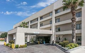 Baymont By Wyndham Arlington At Six Flags Dr